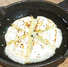 焼きカマンベールと蜂蜜のグリル