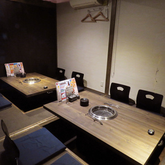 【焼肉やきまる】では30名様以上での貸切でのご利用が可能です。宴会にピッタリな飲み放題付きのコースもございますので幹事さんも安心◎会社やサークル・趣味の集まり、打ち上げや女子会など、様々な場面でご利用いただけます。人数・ご予算などはご相談くださいませ。