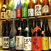 お料理に合う日本酒も全国各地から取り揃えております。 