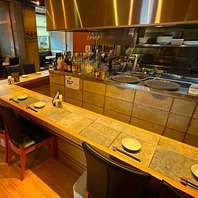 おひとり様や大人デートにぴったりのカウンター席も◎