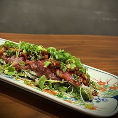 お酒に寄り添うこだわりの肉料理を堪能