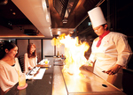 専任のシェフがあなただけのために目の前で調理いたします。なんだか贅沢な気分♪