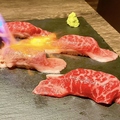 料理メニュー写真 炙り肉寿司 金種三貫盛り