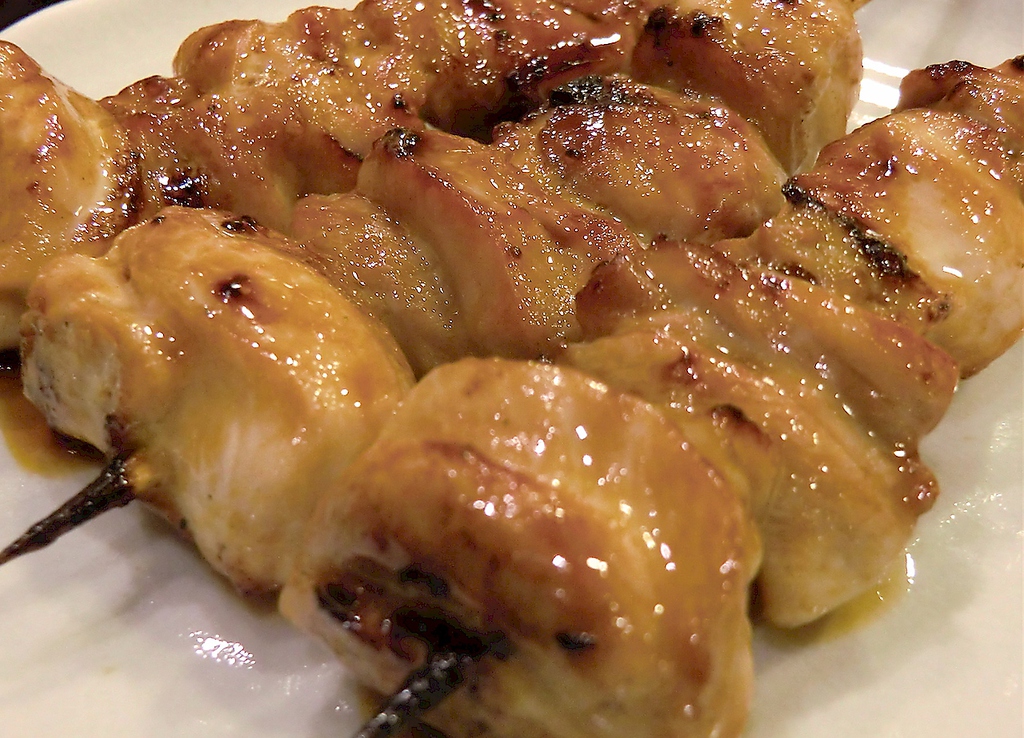 赤身、銘柄鶏の旨味とコクをお楽しみください