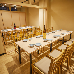 和の趣を感じる落ち着いた空間で宴会・飲み会。団体様でのご利用可能な空間◎