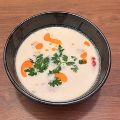 トムカーガイ(鶏肉のココナッツスープ)