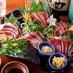 九州醤油で食べる馬刺し、鶏刺しは絶品