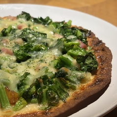 菜の花のベーコンポテトピザ