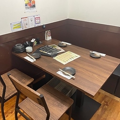 2~4名様用のテーブル