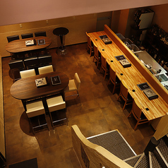 最大7名様までご案内可能なテーブル席。親しいご友人とこだわりのお肉を堪能する至福のひと時をお過ごしいただけます。