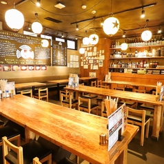 店内は、お一人様からグループまで誰にでも気軽に立ち寄ってもらえるよう昭和の大衆酒場を現代風にアレンジ。。※写真はイメージ