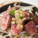 海鮮だけじゃない！絶品の鉄板焼きや串など居酒屋メニューも豊富に揃えています！