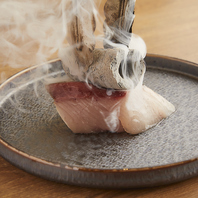 炭あて刺身など、ひと手間加えた創作料理が自慢。