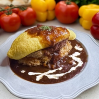 見た目も楽しめる『アラジン特製パッカンオムライス』