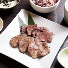 タン食べ比べ合盛りセット（タン元薄切り３枚、タン中２枚 / ４切）