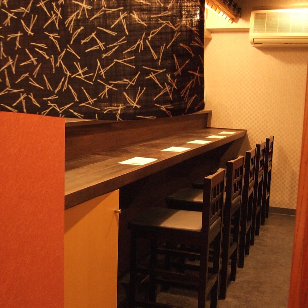 こちらはカウンター席、ここで冷えたエクストラコールドビールを片手にグイッと・・最高の一時♪