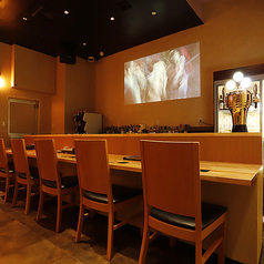 カウンター席は高さから幅までミリ単位でこだわって設計しました。