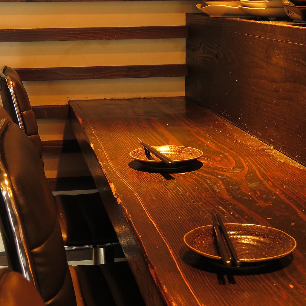 カウンターは8席。サックと飲みにぴったりです。