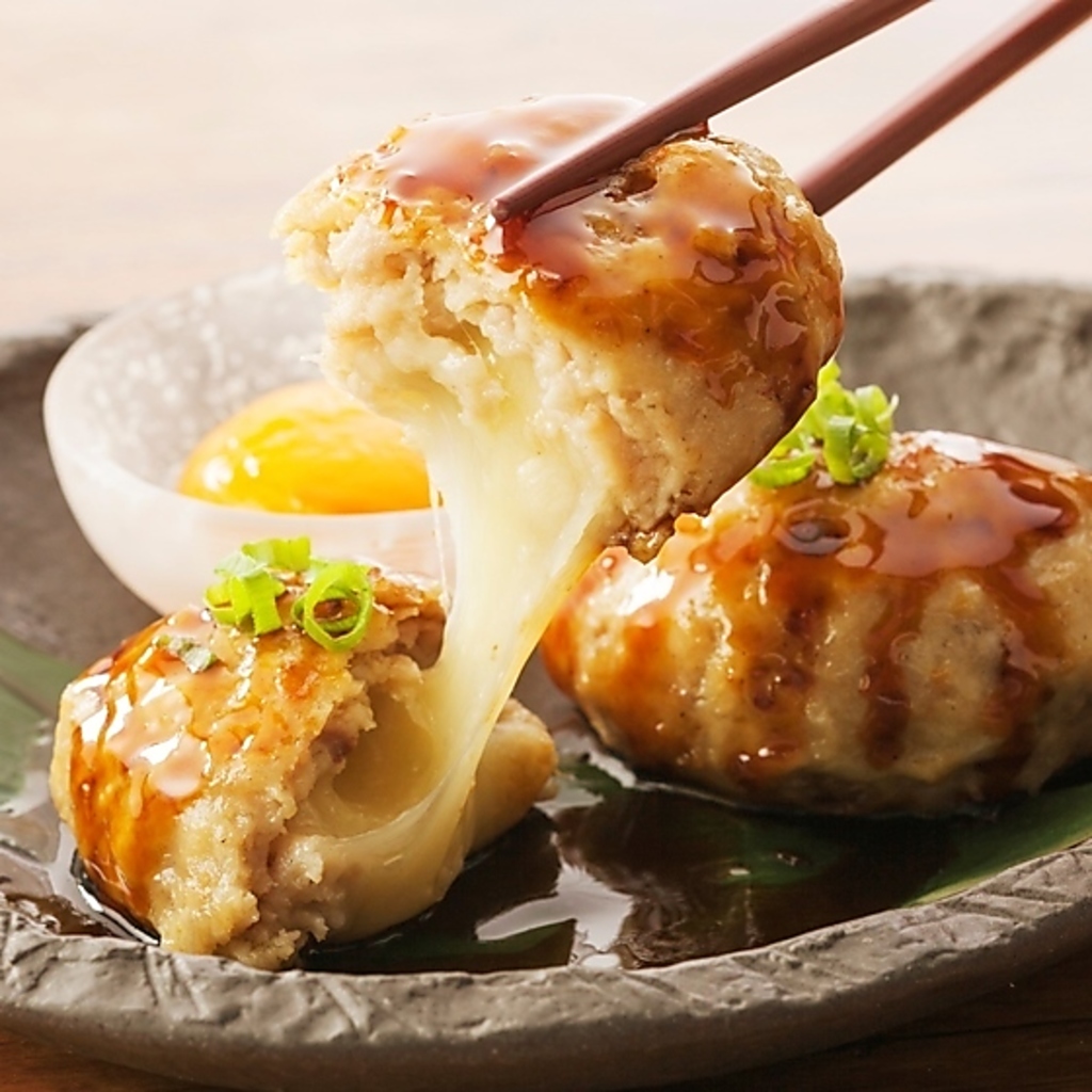 とろ～りとろとろチーズつくね♪玉子を絡めていただきます♪