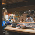 海鮮居酒屋 三ノ宮産直市場 JR三宮東口店の雰囲気1