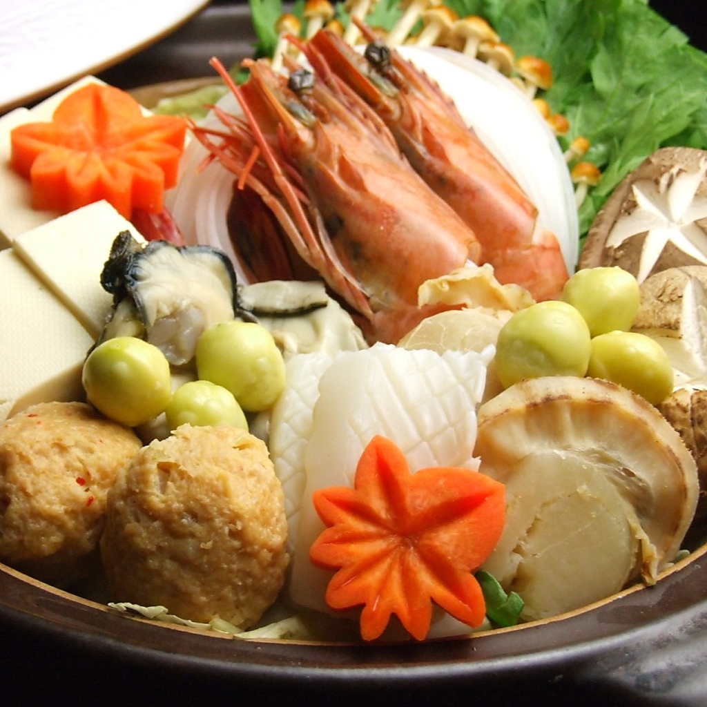 出汁(ダシ)にもこだわる栄楽の鍋は冬季限定の大人気商品。冷えたエクストラコールドの相性完璧！