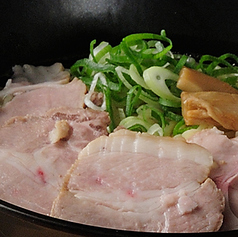 塩だしチャーシューメン/牛ホルモン焼きそば