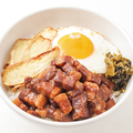 料理メニュー写真&nbsp;黒ごま油の滋養目玉焼き魯肉飯
