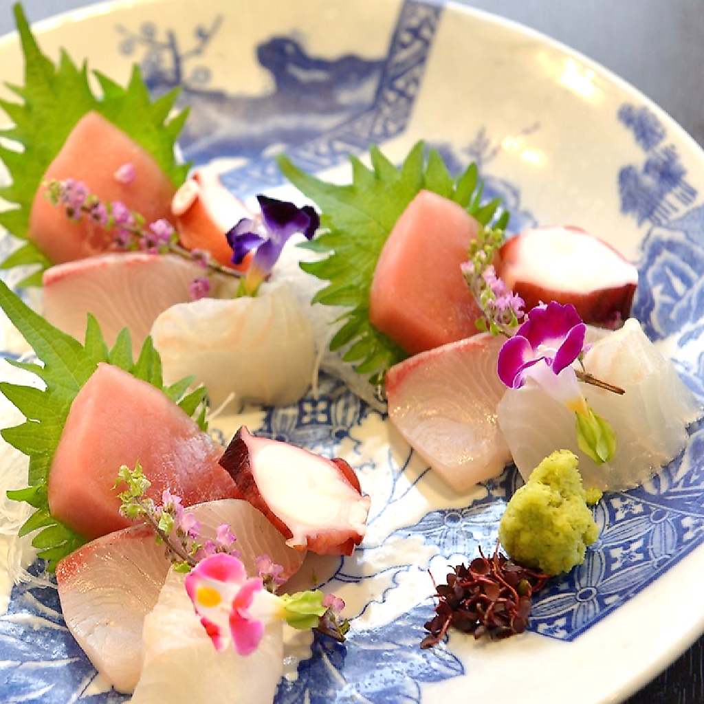 板長が毎朝築地で買い付けている、厳選した朝獲れ鮮魚もおすすめです！こだわり逸品をご堪能下さい☆
