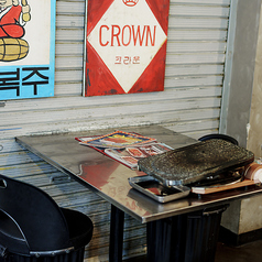 2名様から座っていただけるテーブル席