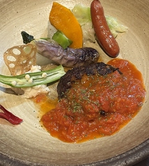 ジューシーなハンバーグステーキ　完熟トマトソース