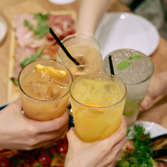 ハッピーアワーや飲み放題でお得に楽しく♪