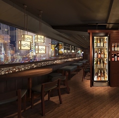 4名掛けのカウンター席になります。