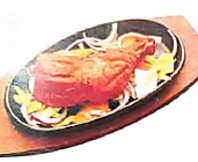 お酒にあう料理が充実◎タンドリーチキンやスナックなど