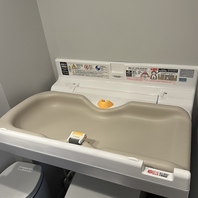 乳幼児ママに嬉しい♪おむつ交換台・バケツも完備