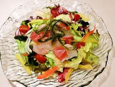 県産魚とグリーンキャビアの海鮮サラダ