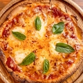 料理メニュー写真 PIZZA　マルゲリータ　プレミアムチーズ