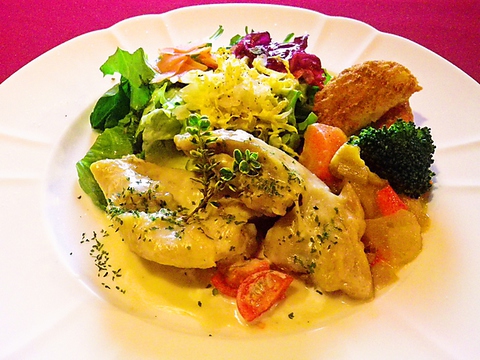 野菜がたくさん摂れる欧風料理が楽しめる、魚崎駅近くの隠れ家的なレストラン。