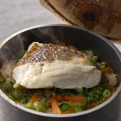 鯛と季節野菜の釜飯