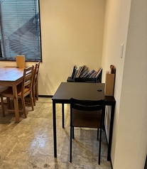 お食事をされる方におすすめのテーブル席。