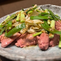 たるとむ名物「炒めないレバニラ」660円(税込)