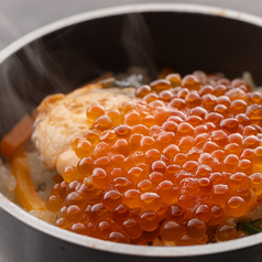 鮭と季節野菜の釜飯