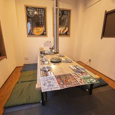 肩ひじ張らずにリラックスできる個室空間で、絶品焼肉をご堪能いただけます。親しいご友人やご家族との会話を楽しみながら、特別なひとときをお過ごしください。大切な記念日には肉ケーキでのサプライズも承ります。ぜひご予約ください。