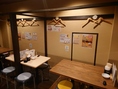 店舗奥テーブル席　4名席×4、2名席×4