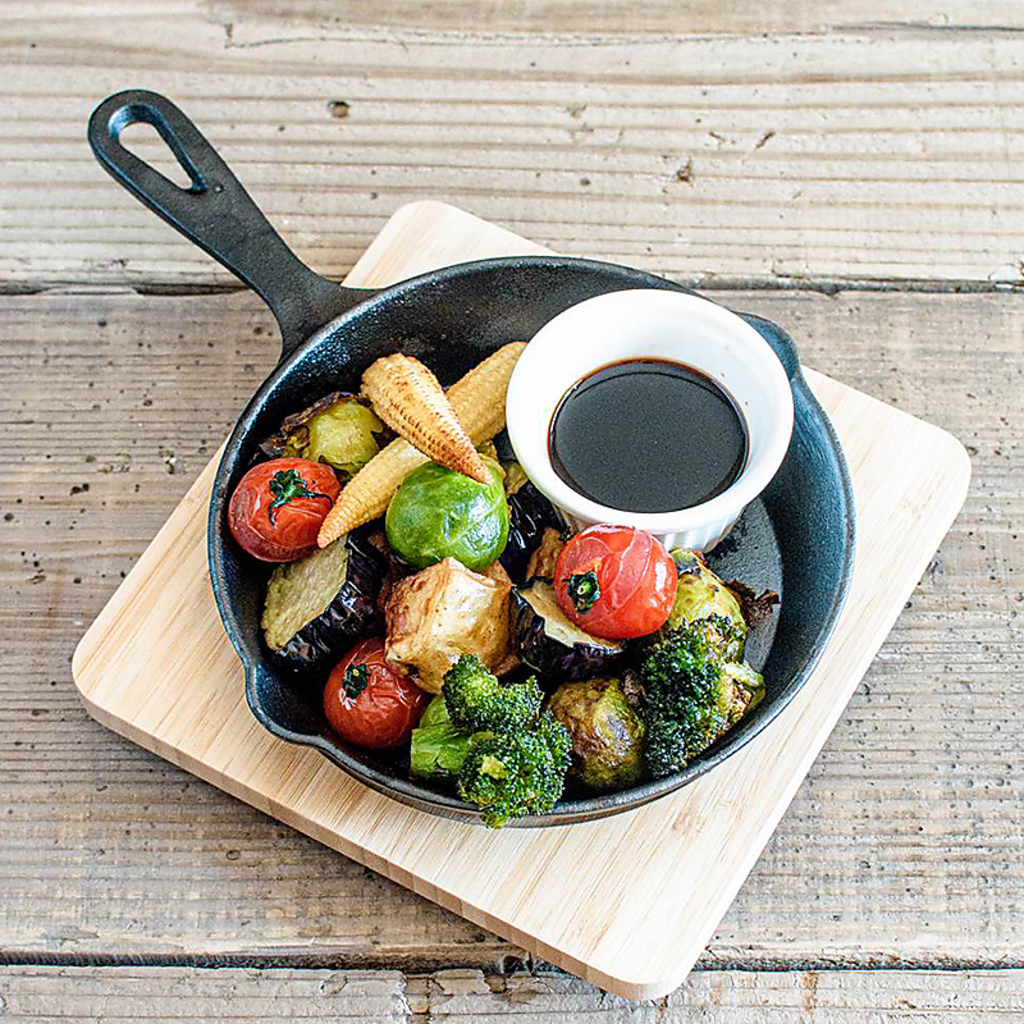 《旬野菜の素揚げ》季節の旬菜を素材を活かした食べ方で…新鮮野菜をご堪能ください。