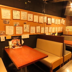 【テーブル席2名×5卓】【テーブル席3名×1卓】【テーブル席4名×4卓】