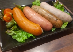 4種のドデカソーセージ盛り