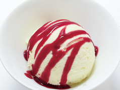 バニラアイス～ストロベリーソース～