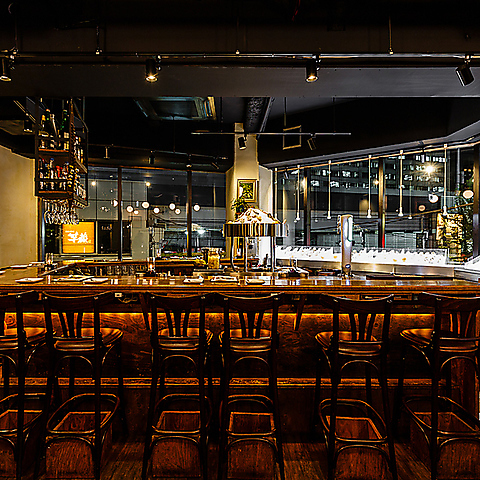 銀座で全国の新鮮牡蠣を堪能！厳選肉料理、ワインやクラフトビールも充実◎