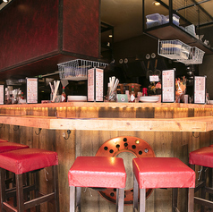 カウンター席は雰囲気抜群