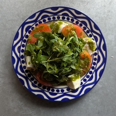 水牛モッツァレラチーズのカプレーゼサラダ